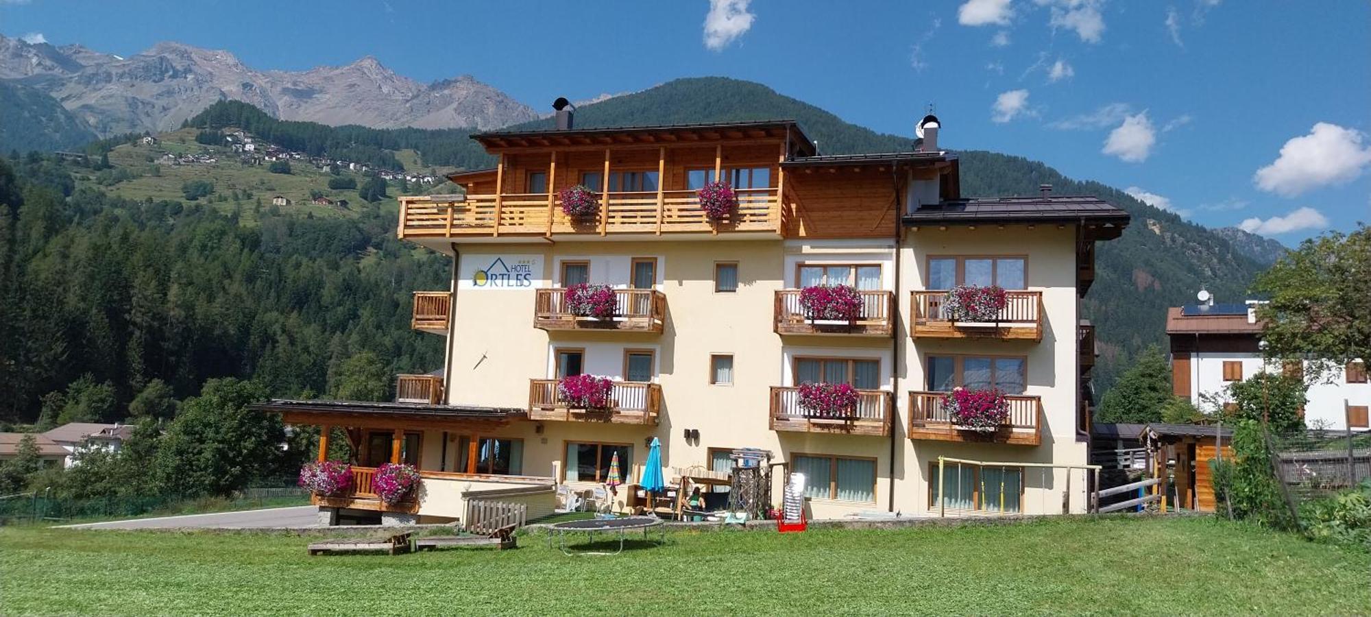 Hotel Ortles Dolomiti Walking & Spa Cogolo Esterno foto